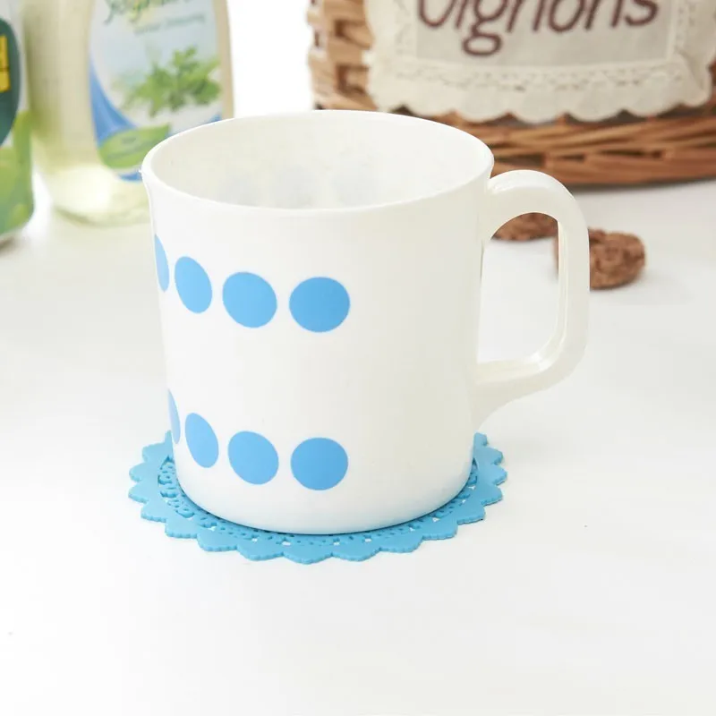 Горячий подстаканник конфетного цвета ажурная кружевная силиконовая подставка