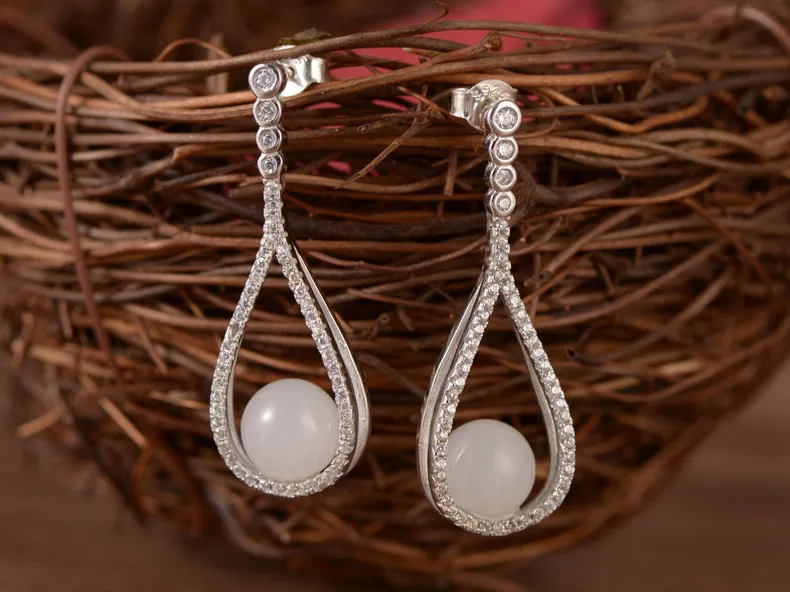 

Fashion temperament women's white chalcedony drop-shaped earrings earrings