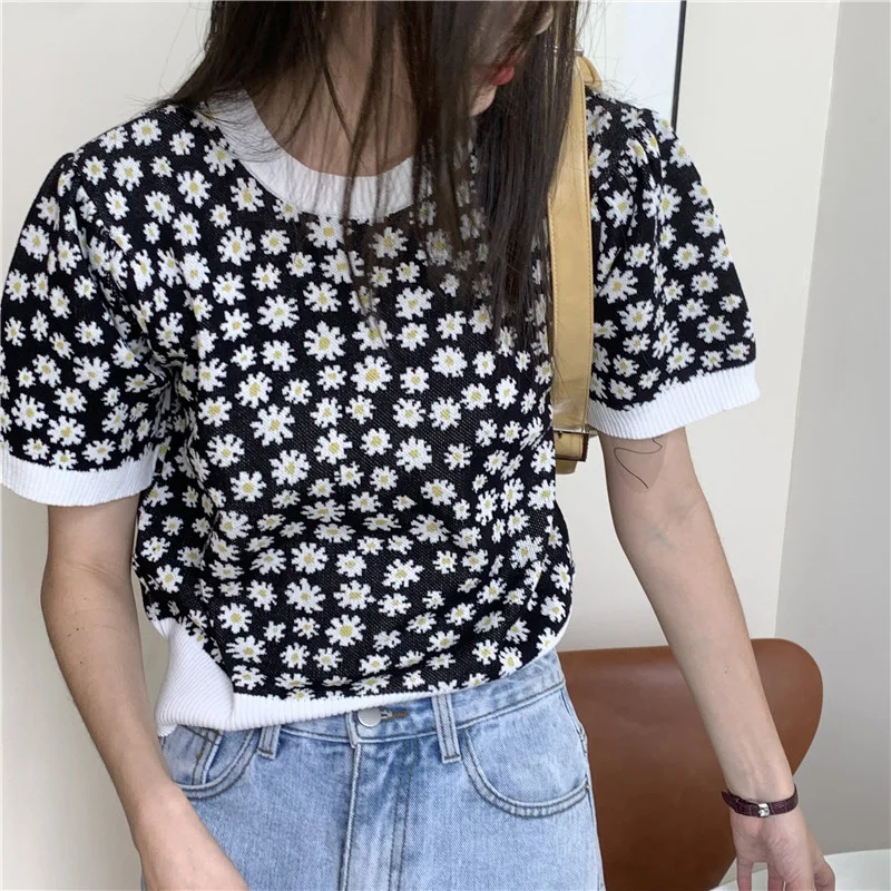 

Summer New Black Knitted Women's Tshirts Short Sleeve O Neck Little Daisy T Shirt Sweet Korean Style Tshirt Woman Tee Femme Tops