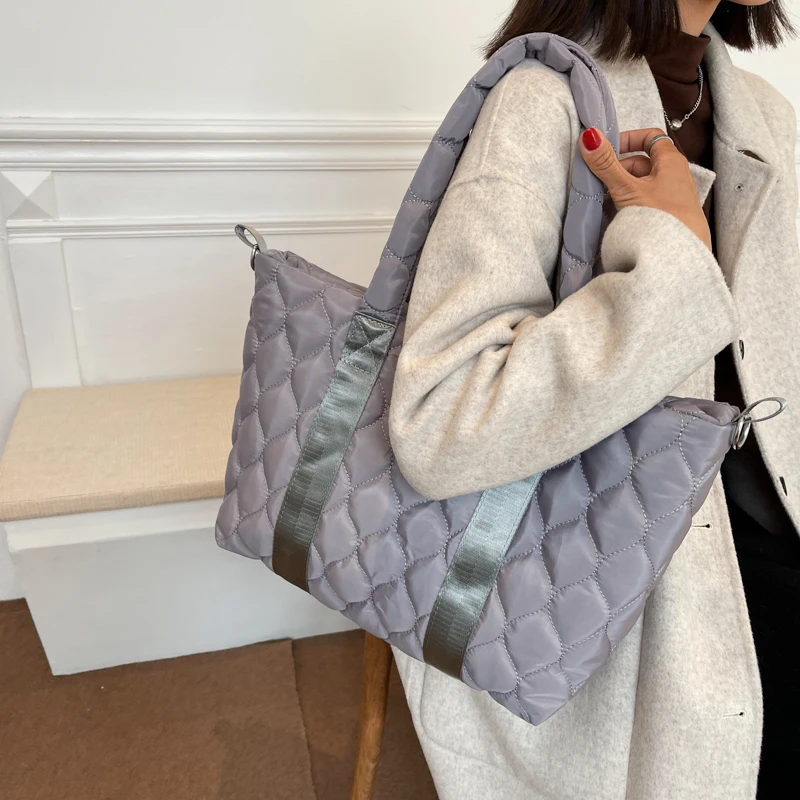 

YILIAN Autumn and winter new diamond embroidery bag for women fashion large capacity single shoulder leisure travel shopping