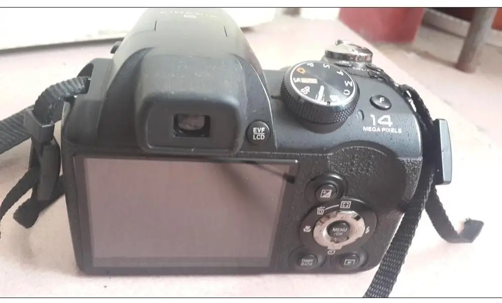 Используется Fujifilm FinePix S4050 14 мегапиксельная цифровая камера с супер
