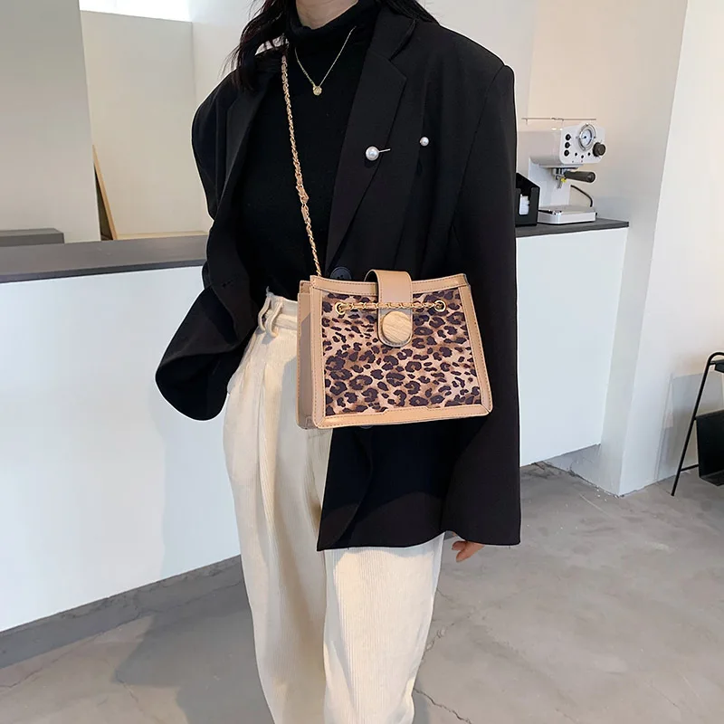 

2021 Korean New Women Fashion Leopard Chain Versatile Shoulder Leather Zebra Messenger Crossbody Bag Handbag Hobos clutch