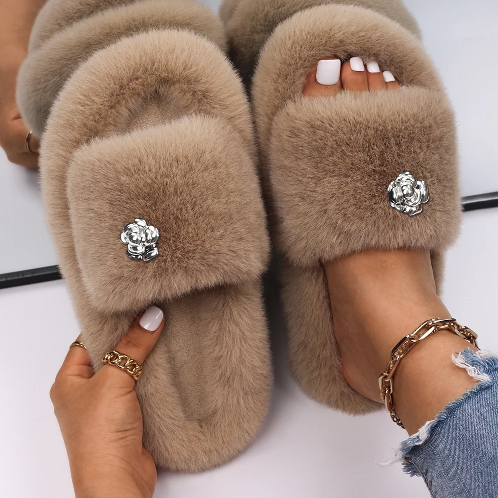

Fluffy Flip Flops Minimalist Flower Decor Furry Slides Women Fashion Platform Sandals Designer Faux Fur Slippers Casual Shoes