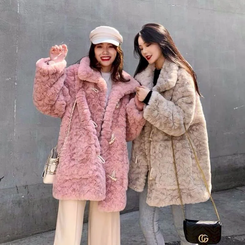 

Новинка, стильное плюшевое пальто из ягненка, Женское зимнее Свободное пальто из искусственной шерсти, хлопковая куртка средней длины, боль...