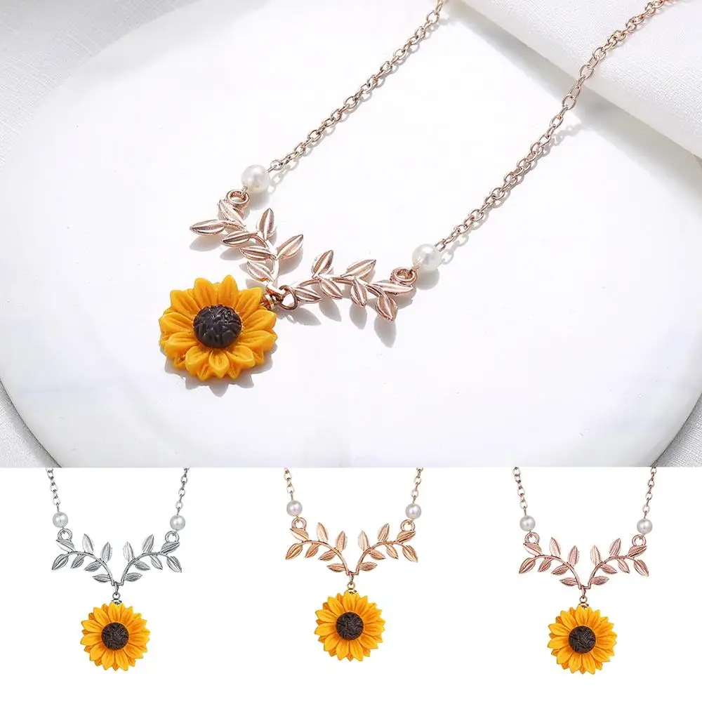 

Fashion Sunflower Pendant Ladies Necklace Exquisite Neck Decorative Jewelry