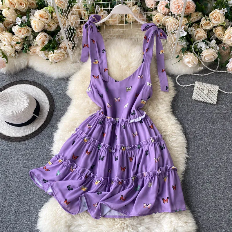 Женское Короткое мини платье с принтом бабочки фиолетовое без рукавов на