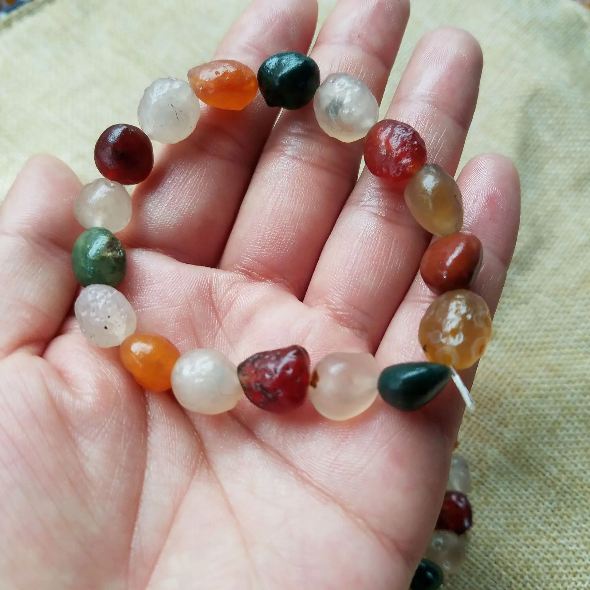 Натуральные нефритовые бусины браслет цветной нефритовый зеленый нефрит 10 мм