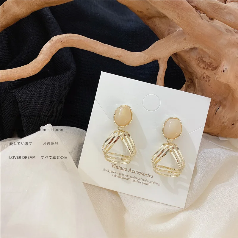 

2020 Korean Vintage Earrings For Women Geometric White Resin Earrings Gold Hollow Triangle Dangle Drop Earrings Fashion Jewelry