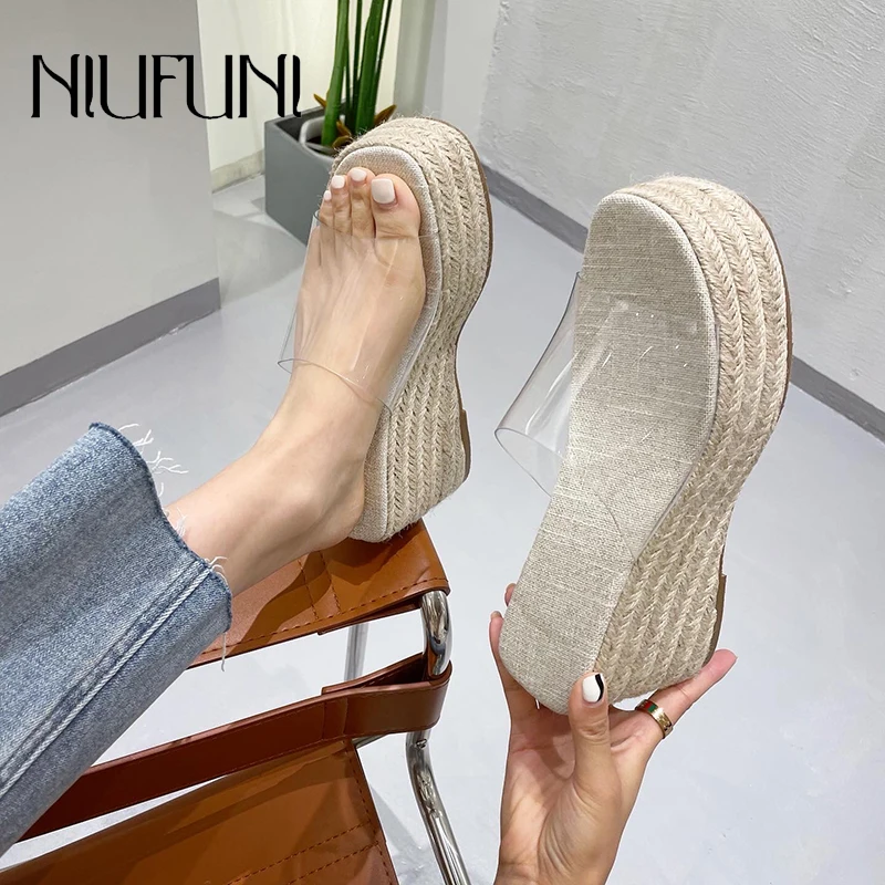 Летние прозрачные босоножки на танкетке и платформе Коллекция 2021 года Плетеная