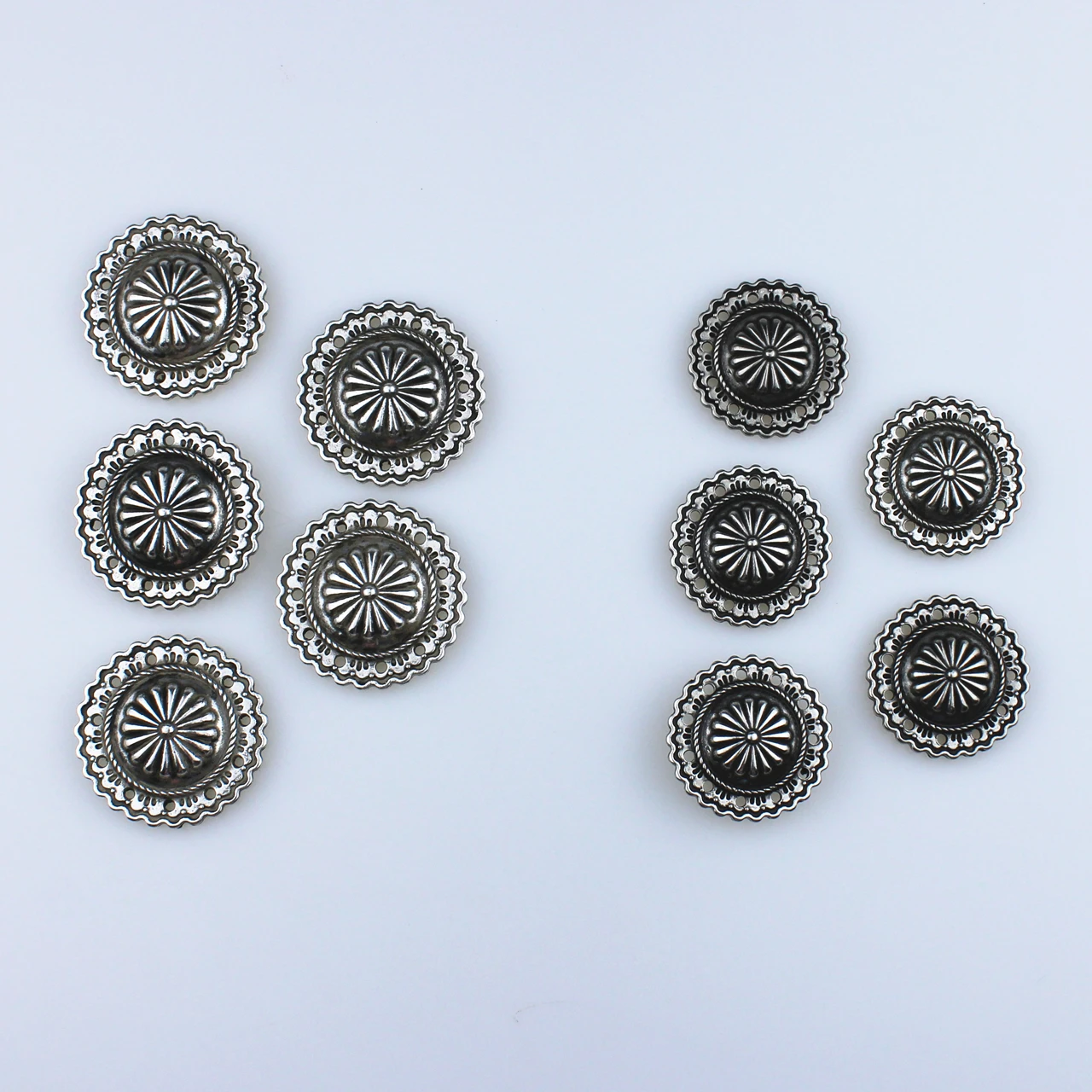Кожевенное изделие металлическое Conchos античное серебряное покрытие 607137-32/36 Diy