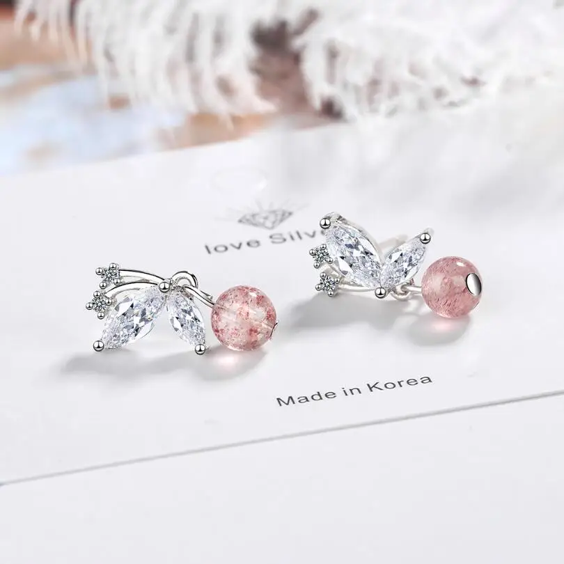 Женские серьги-гвоздики с клубничным кристаллом и бабочкой |