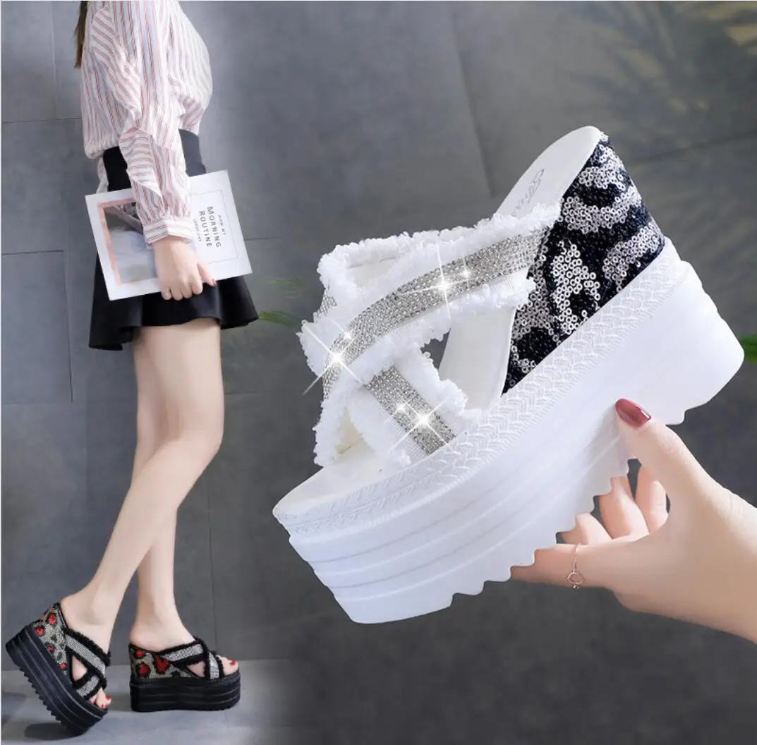 Женские сандалии на высокой танкетке повседневные пляжные шлепанцы без застежки