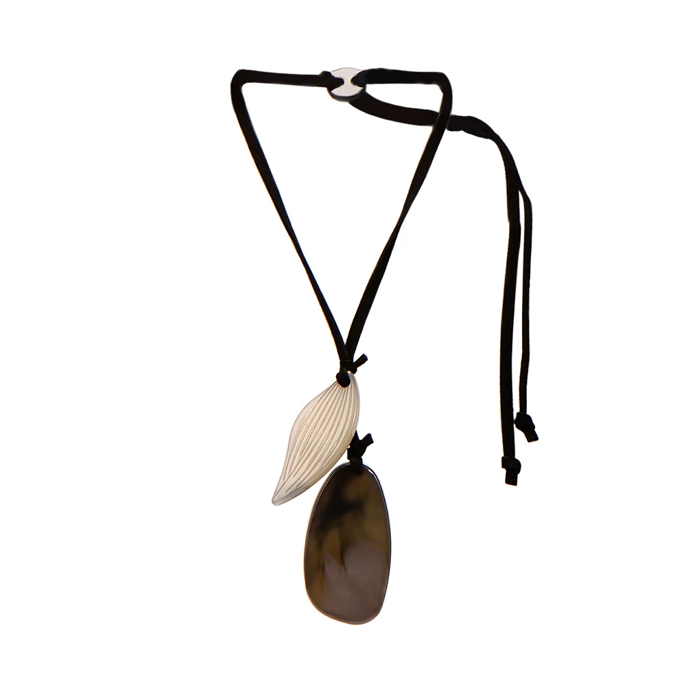 

Blucome New Fashion Quality Acrylic Necklace Leaves Shape Necklace Exaggerated Sweater Necklace Unique for Women Pendant Jewelry