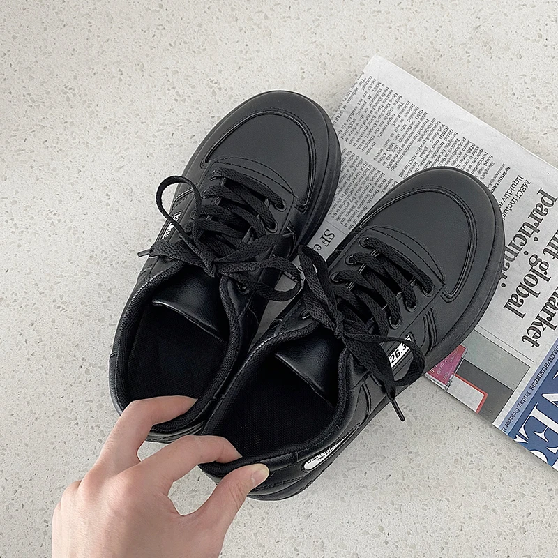 

2021 Spring New Flats Women Stylish White Trainers Comfortable Leather Shoes Casual Shoes Women's Lightweight White Sneakers