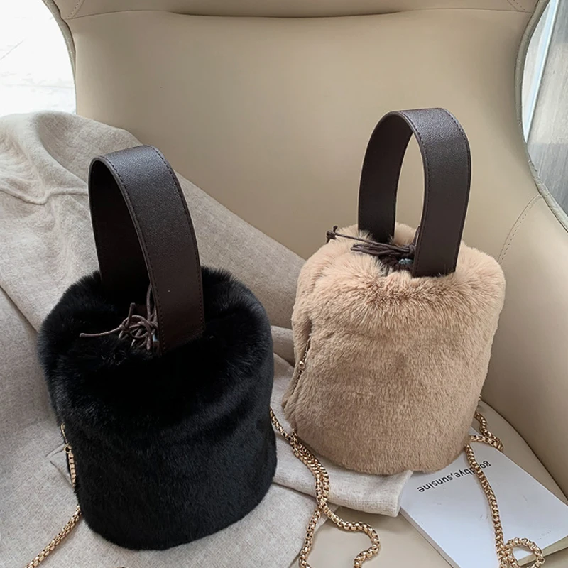 

2021 Winter New Woman Bag Handmade Fashion Bucket Bag Solid Color Plush Portable Diagonal Versatile