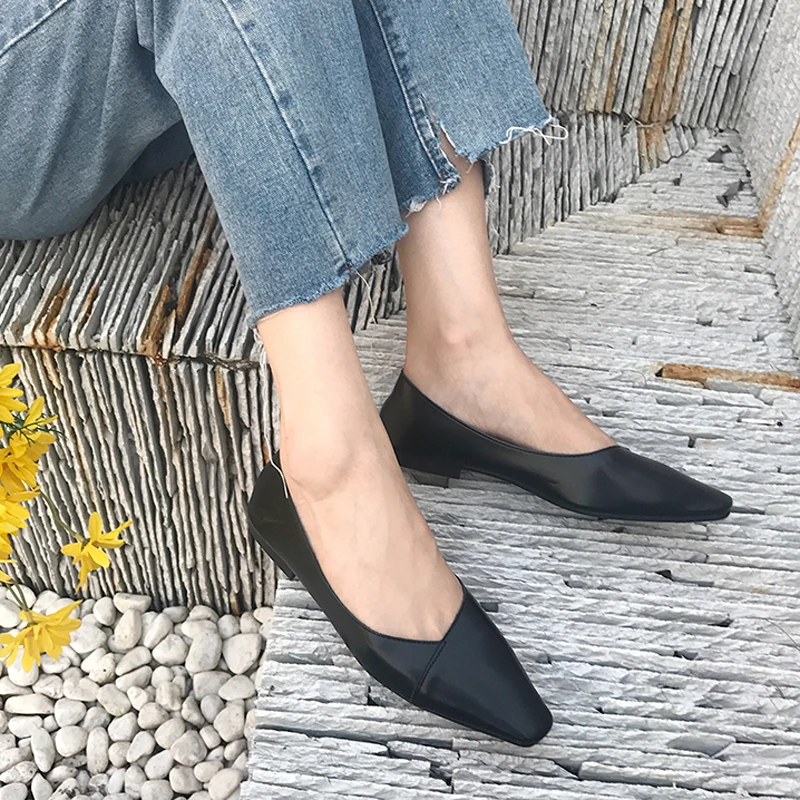 Дизайнерская обувь на плоской подошве Женские балетки с острым носком в