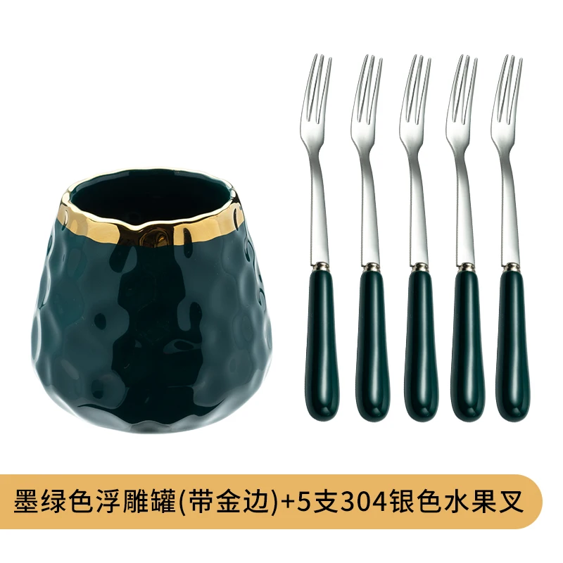 

Kitchen,Dining & Bar