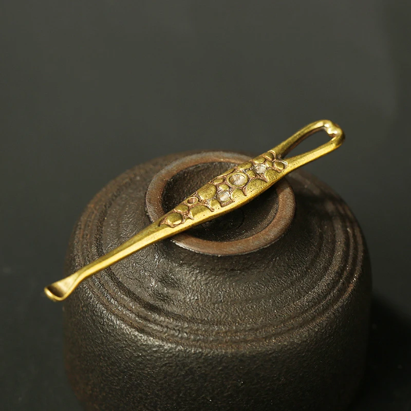 

1Pc Gold Color Ear Spoon Portable Ear Cleaning Tool Earpick Brass Pit Pattern Ear Pick Mini Size 6.8*0.8cm