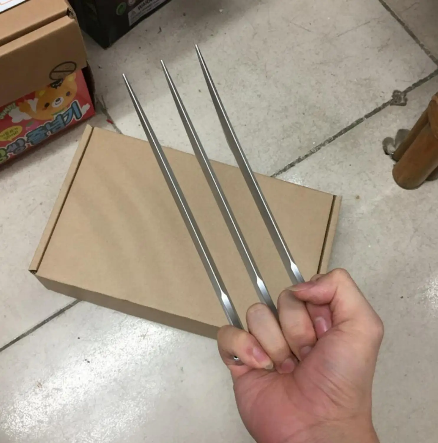 1 пара когтей лезвия 1:1 Косплей оружие игрушка Хэллоуин Реквизит супер герой для