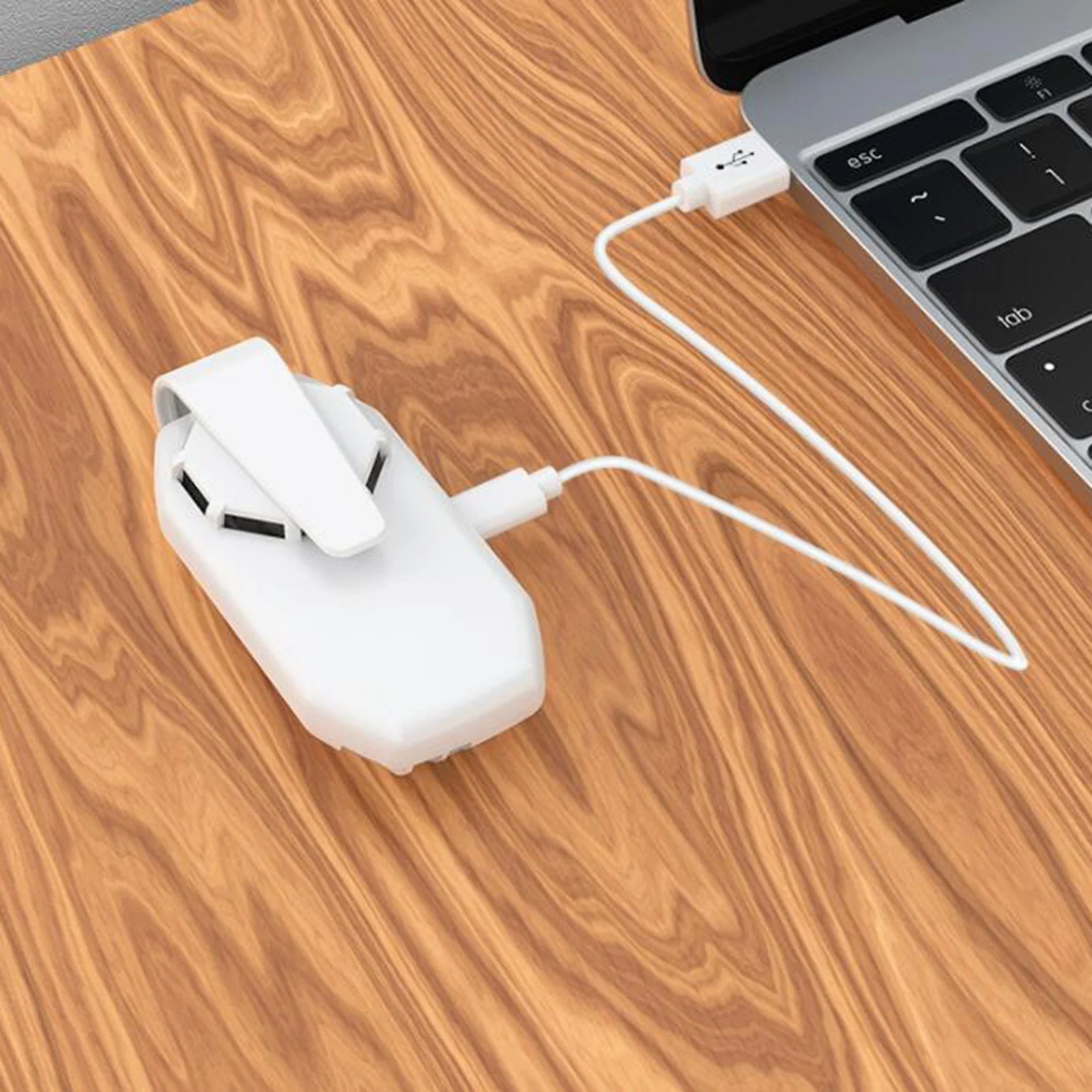 

Outdoor Sports Cooler Fan Fresh Air Mask for Face Mask Facemask Easy-Attach Discharges Heat and Fog Make Breathing Easier