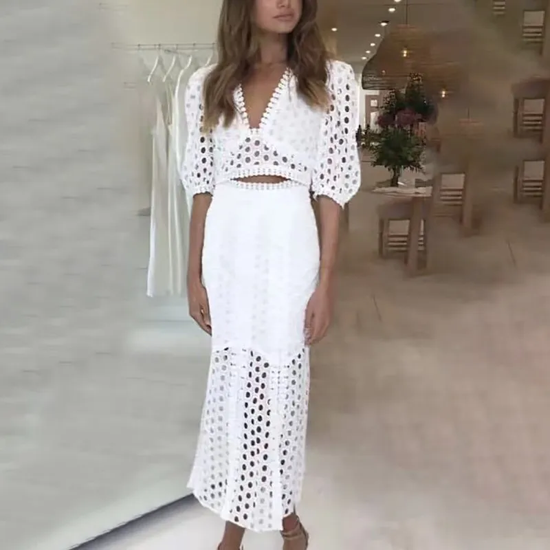 TWOTWINSTYLE Вышивка выдалбливают Женский костюм V образным вырезом с пышными рукавами