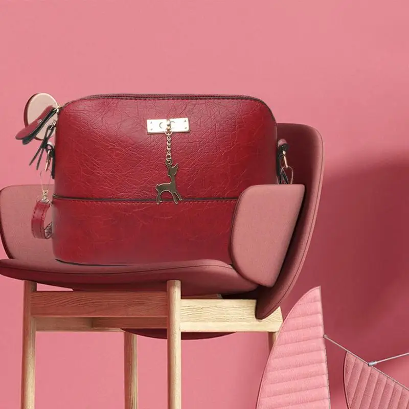 Женские кожаные сумки мессенджеры на ремне с изображением оленя через плечо для