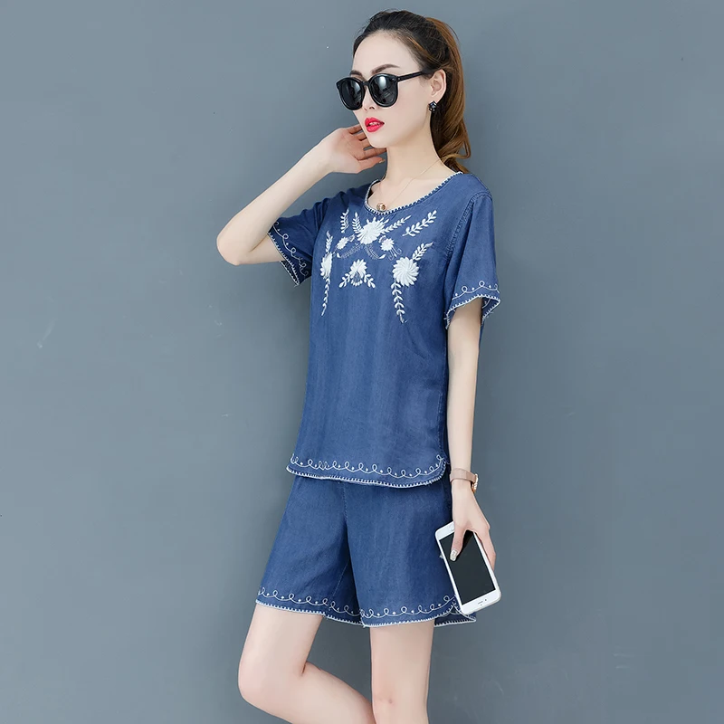 Женский комплект из футболки с вышитыми цветами и шорт джинсовые шорты высокой