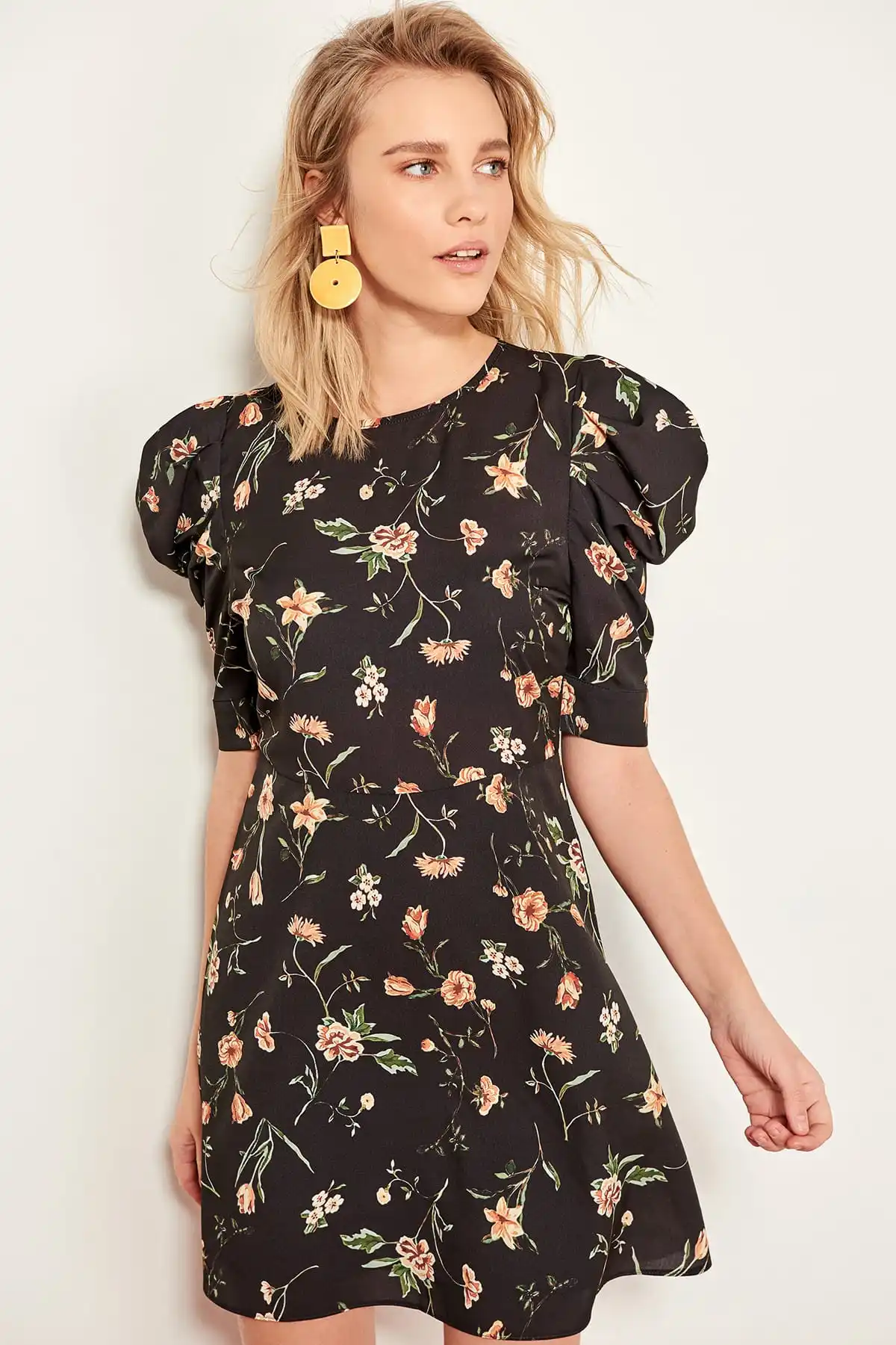 Trendyol черное платье с воздушными рукавами TWOSS19LJ0167|Женские платья| |