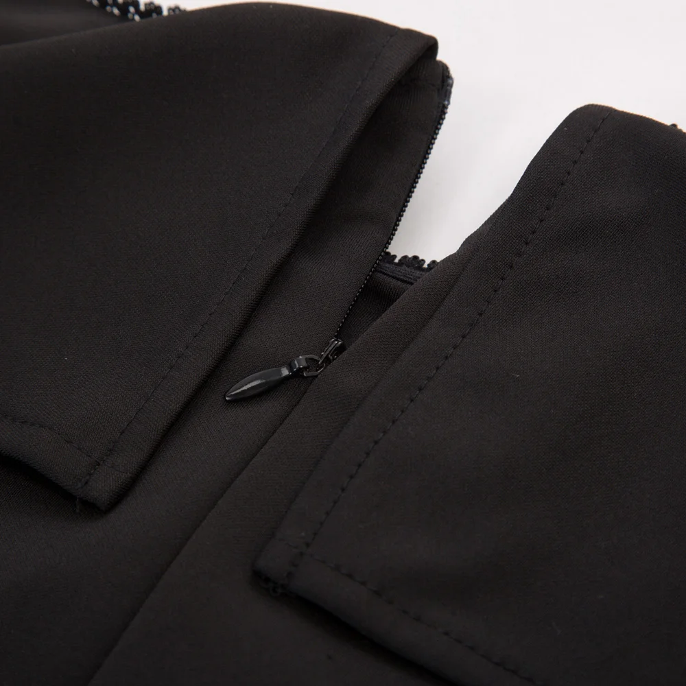 Женское облегающее платье карандаш с оборками и открытыми плечами для