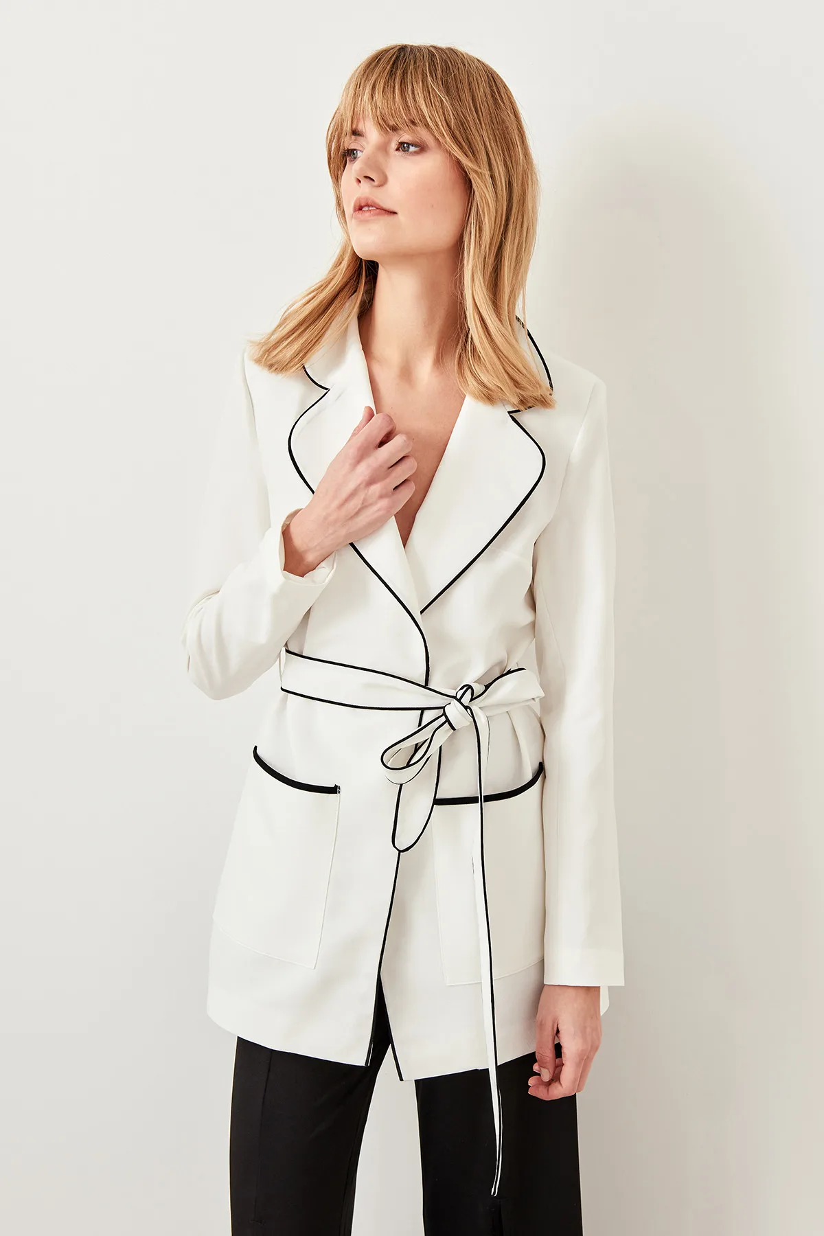 

Trendyol Detailed Jacket Ivory Bia TWOSS19WX0016