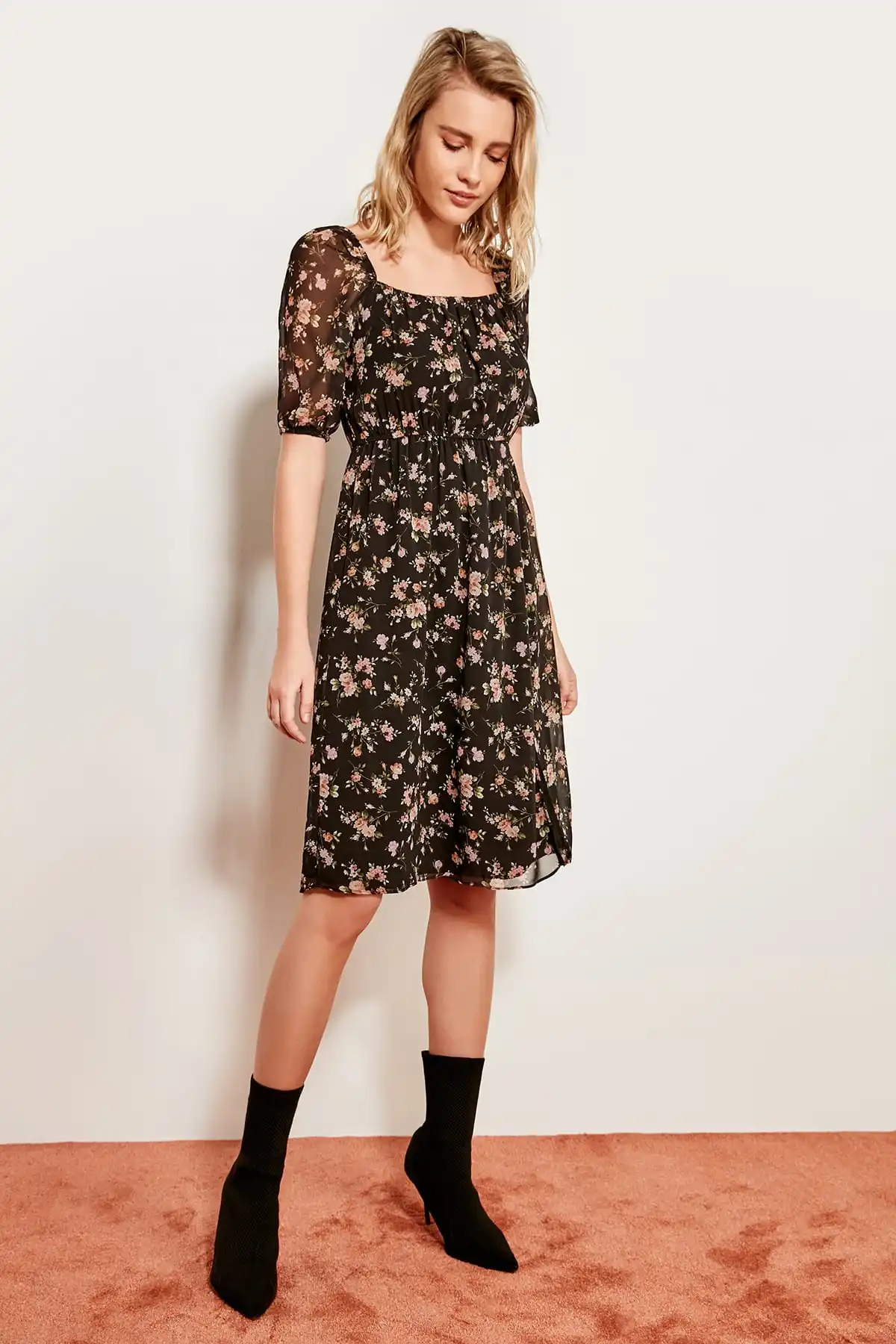 Trendyol/черное платье с цветочным узором и разрезным воротником Karen TWOSS19DU0079 | Женская