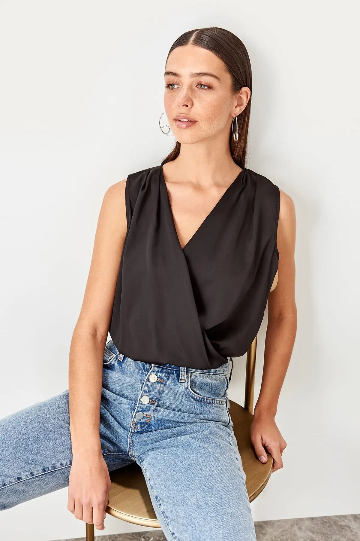 Черное боди без рукавов Trendyol TWOSS19BB0467 |