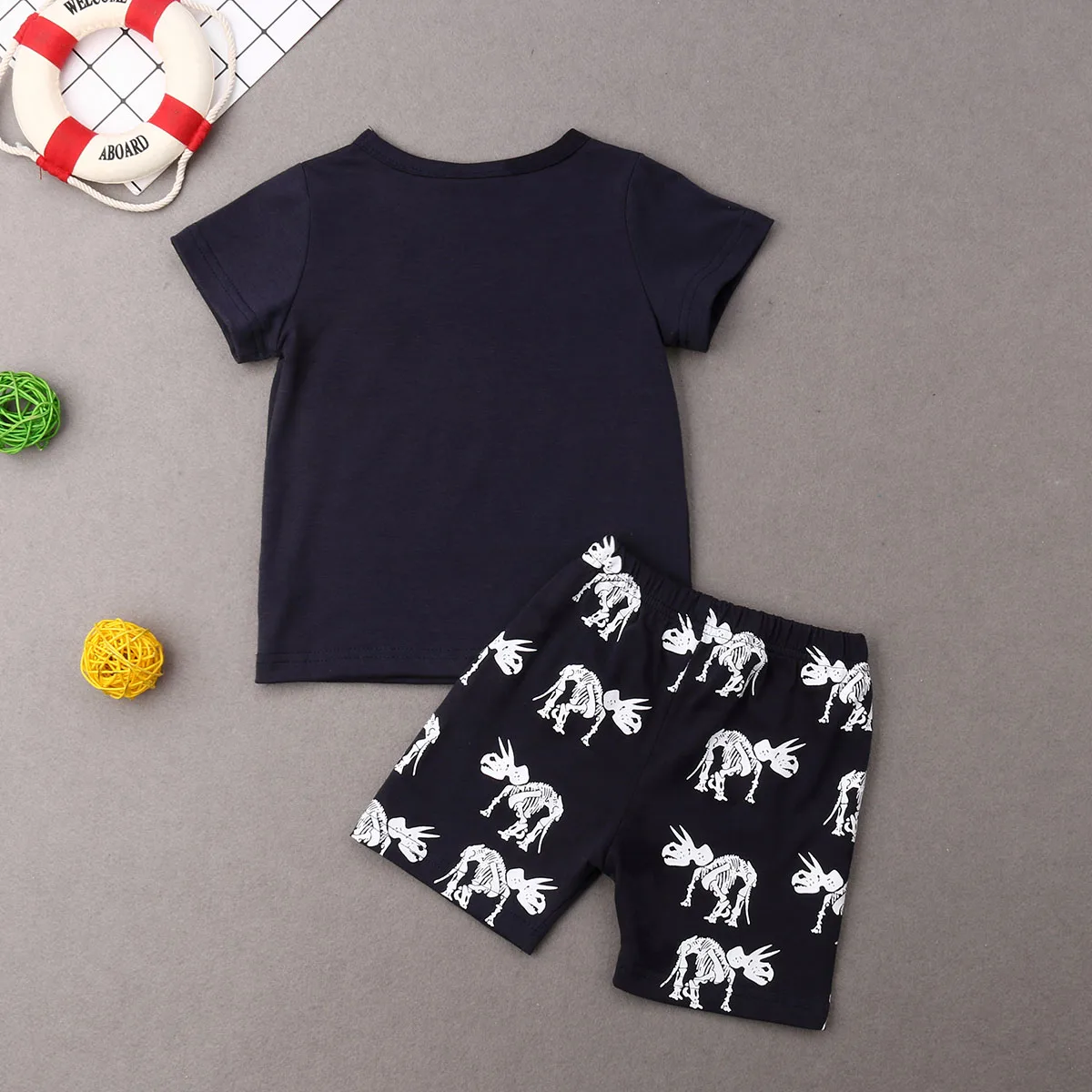 Футболка с коротким рукавом и принтом динозавра на возраст 2-7 лет | Детская одежда