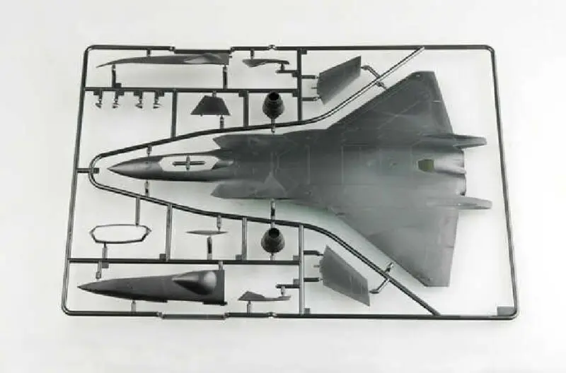 Trumpeter 01663 1/72 самолет J-20 могучий Дракон невидимая модель самолета-истребителя