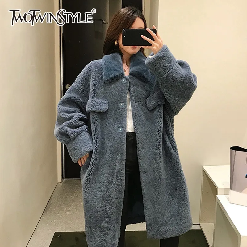 TWOTWINSTYLE искусственный мех ягненка пальто Для женщин с длинным рукавом норки