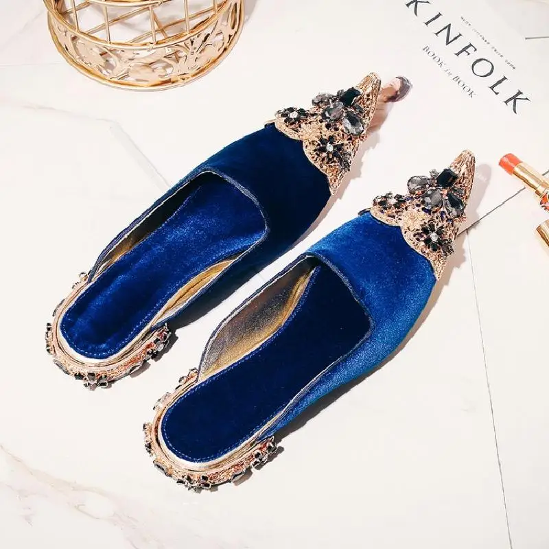 

Женские туфли с металлическим резным носком, бархатная тапочка, роскошные винтажные Стразы с кристаллами, на низком каблуке, с острым носком, для отдыха