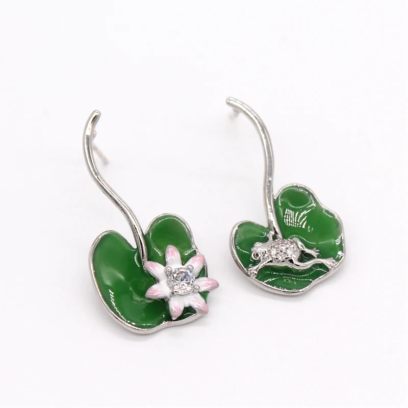 

Euro-American wind lotus leaf, lotus flower, frog, glazed ear decoration beautiful quiet elegant temperament eardrop girl