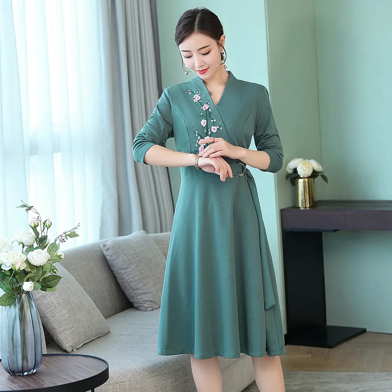 

2018 Autumn New Pattern Understanding V Lead Long Sleeve Restore Ancient Ways Grace Embroidered Easy Long Fund Dress Woman