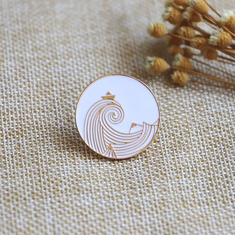 Wave Boat Brooches Golden Lines Round Enamel Pin for Boys Girls Lapel Pin Hat/bag Pins Denim Jacket Women Brooch Badge Q695