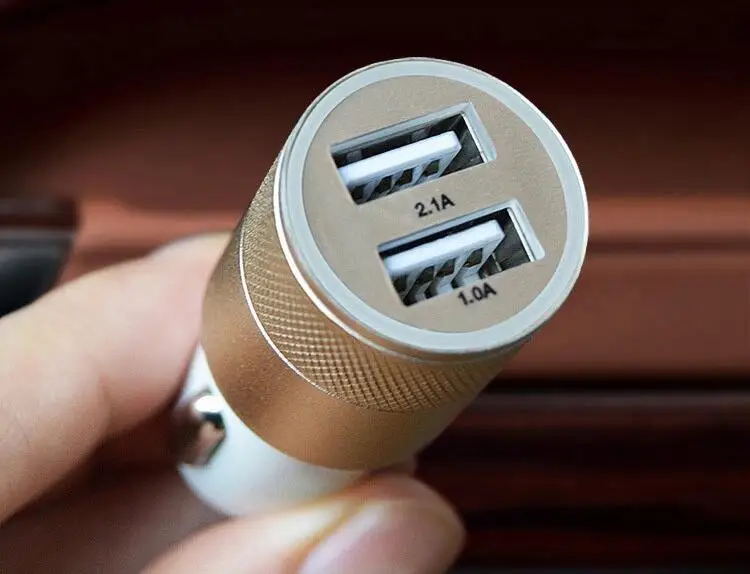 Универсальное быстрое автомобильное зарядное устройство USB для мобильного