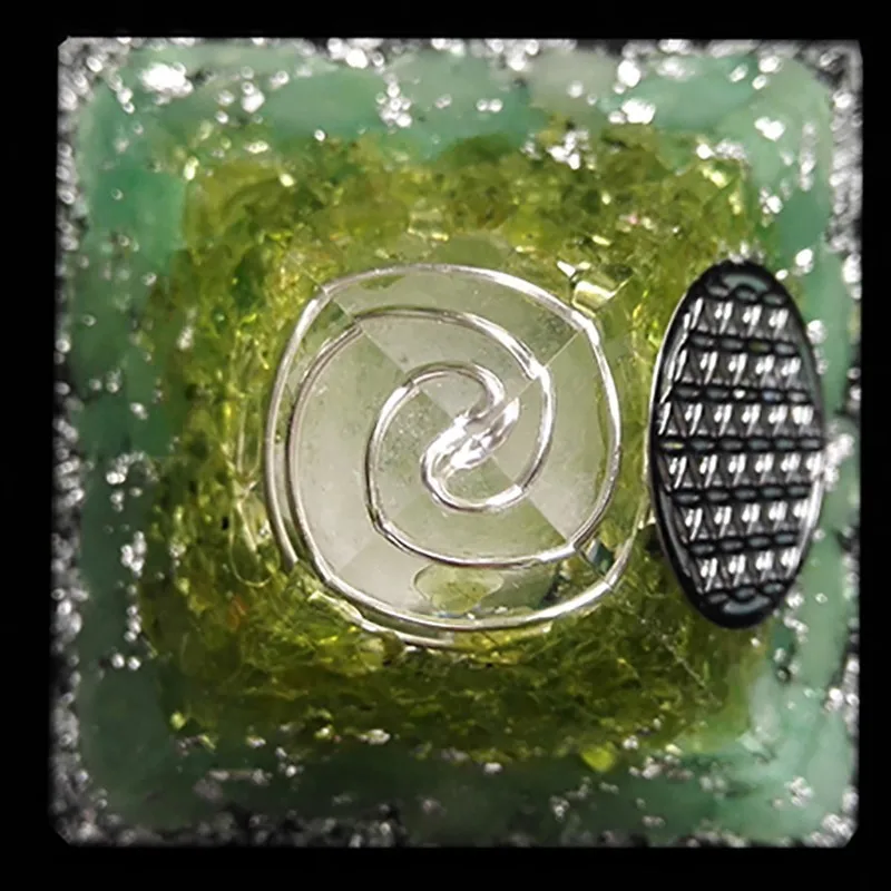 AURA REIKI Anahata Orgonite Aura Crystal Pyramid Peridot Energy Pyramid Chamuel Flower Of Life 9cm Family Decoration Pyramid