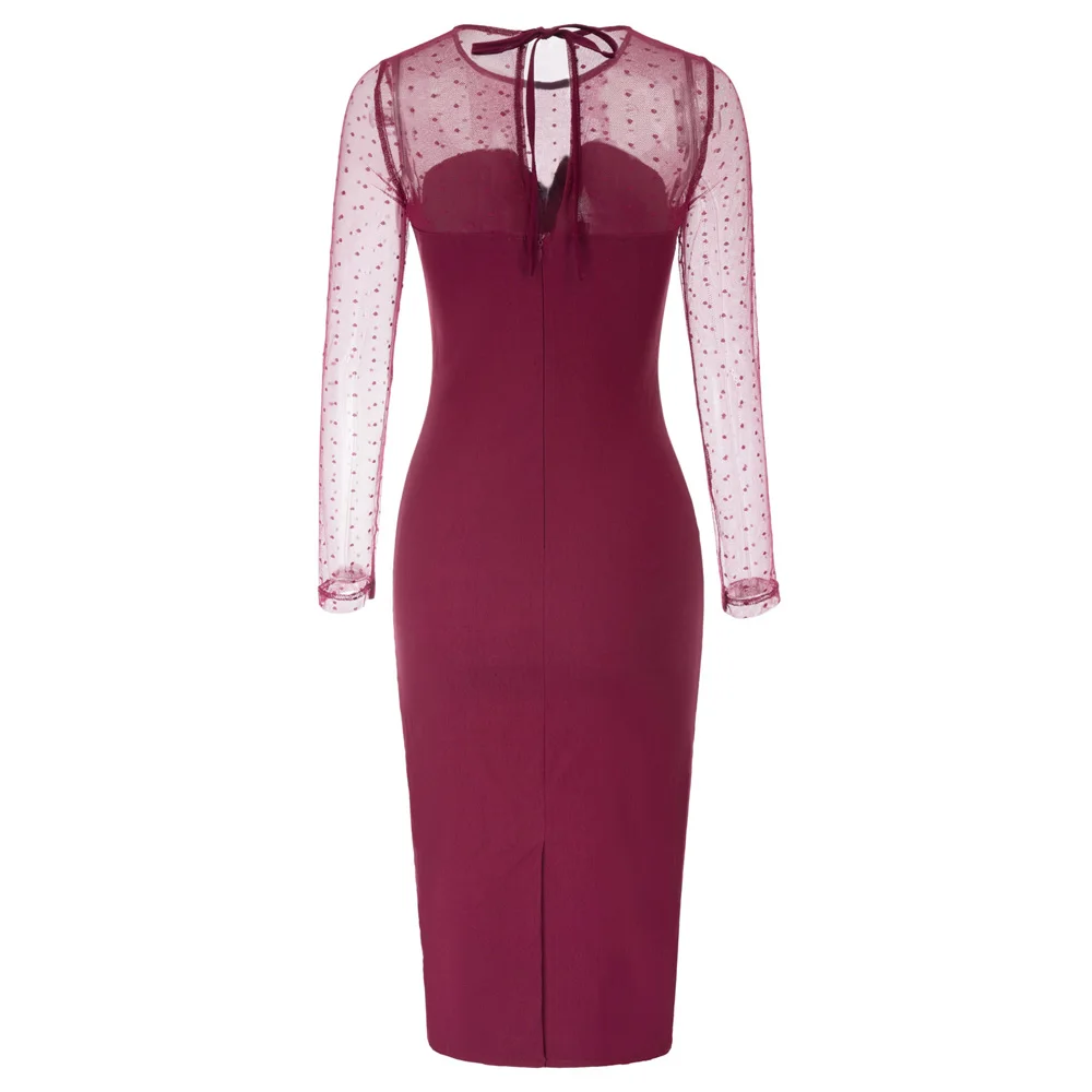 Женское платье-карандаш с вырезом лодочкой и прозрачным длинным рукавом в стиле