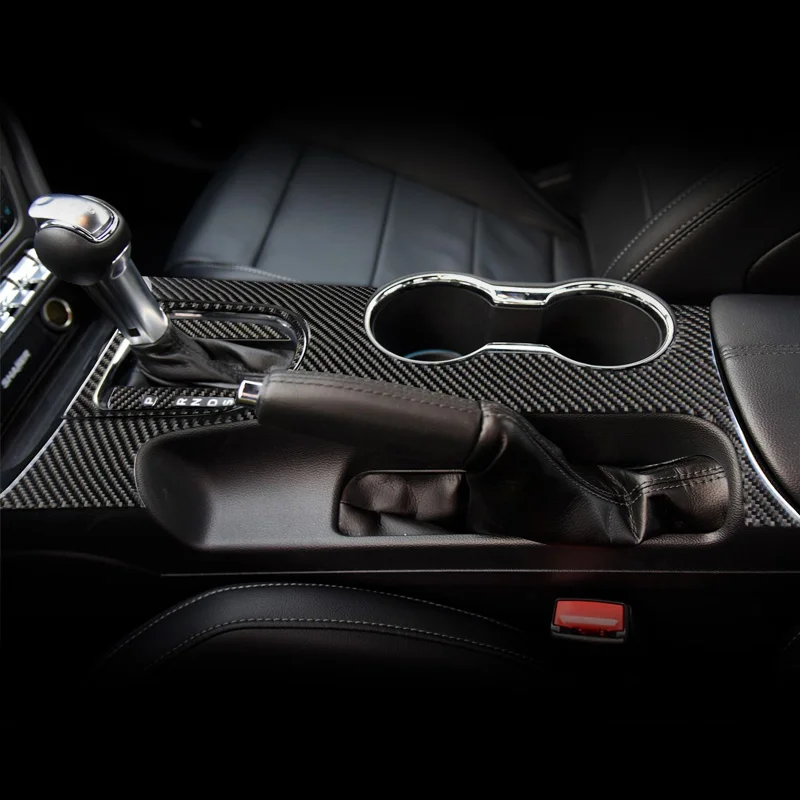 Декоративная панель переключения передач для Ford Mustang из углеродного волокна