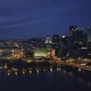 Высокий угол обзора зданий загорелись ночью Heinz Field Pittsburgh Allegheny county Pennsylvania USA (36x13) |