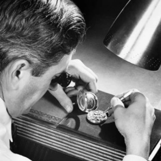 Вид сзади человека ремонт карманные часы плакат печать (24x36)| |