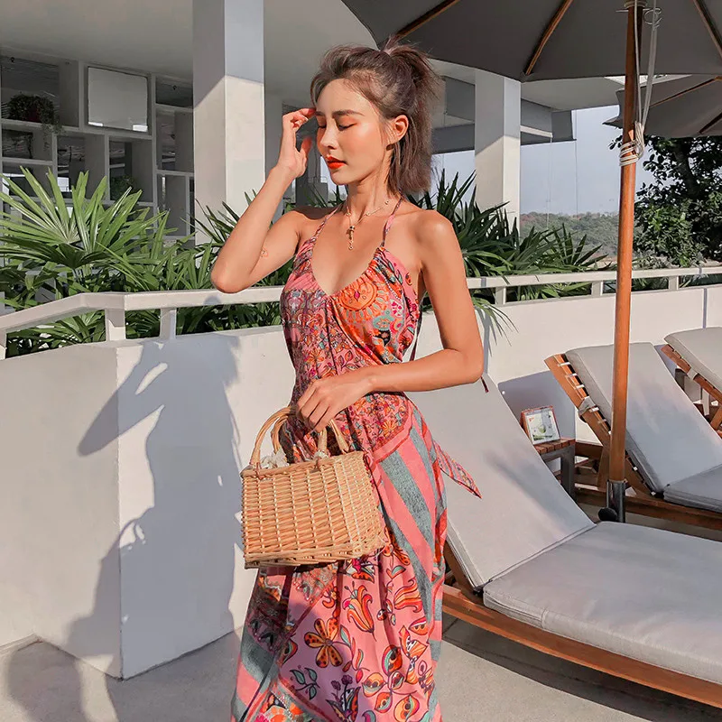 Новинка женское длинное платье на бретелях спагетти соблазнительное с вырезом