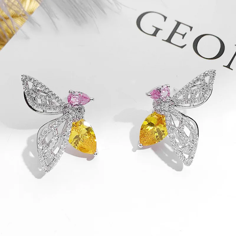 

Fashional Crystal Cubic Zirconia CZ Copper Bee Stud Earring for Women Girl Pierced Ear Jewelry Accessories Gift 18025