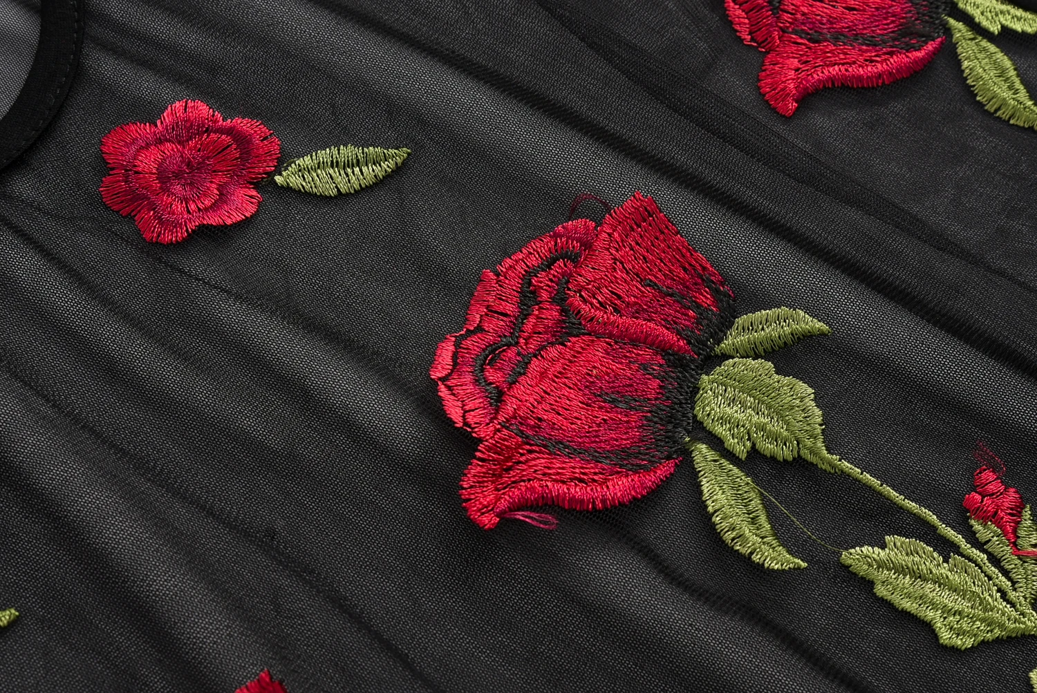 Новинка 2017 сексуальные женские футболки летний черный топ с вышивкой розовая