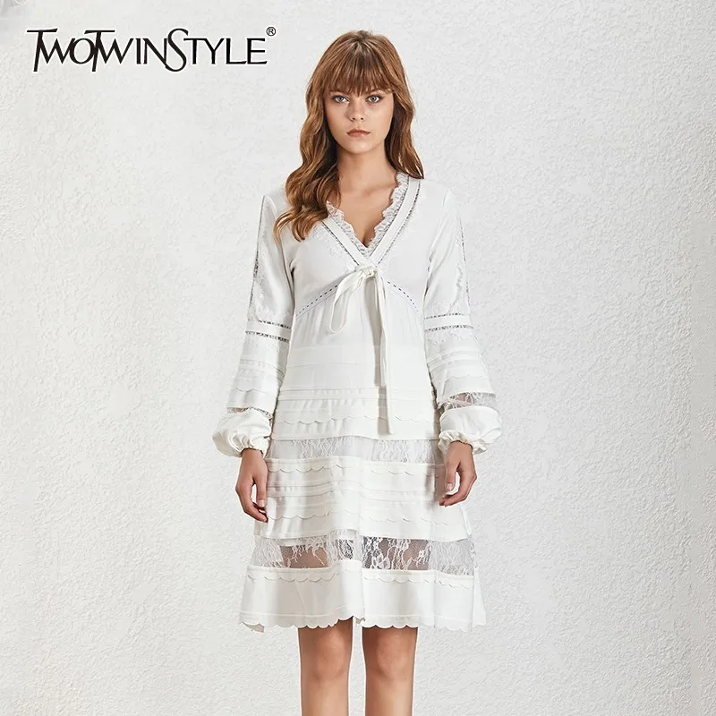 Женское ТРАПЕЦИЕВИДНОЕ ПЛАТЬЕ TWOTWINSTYLE белое элегантное платье с V-образным