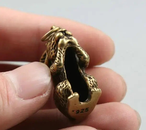 

Collect Small Curio Chinese Bronze Lovable 12 Zodiac Animal Rabbit Pendant